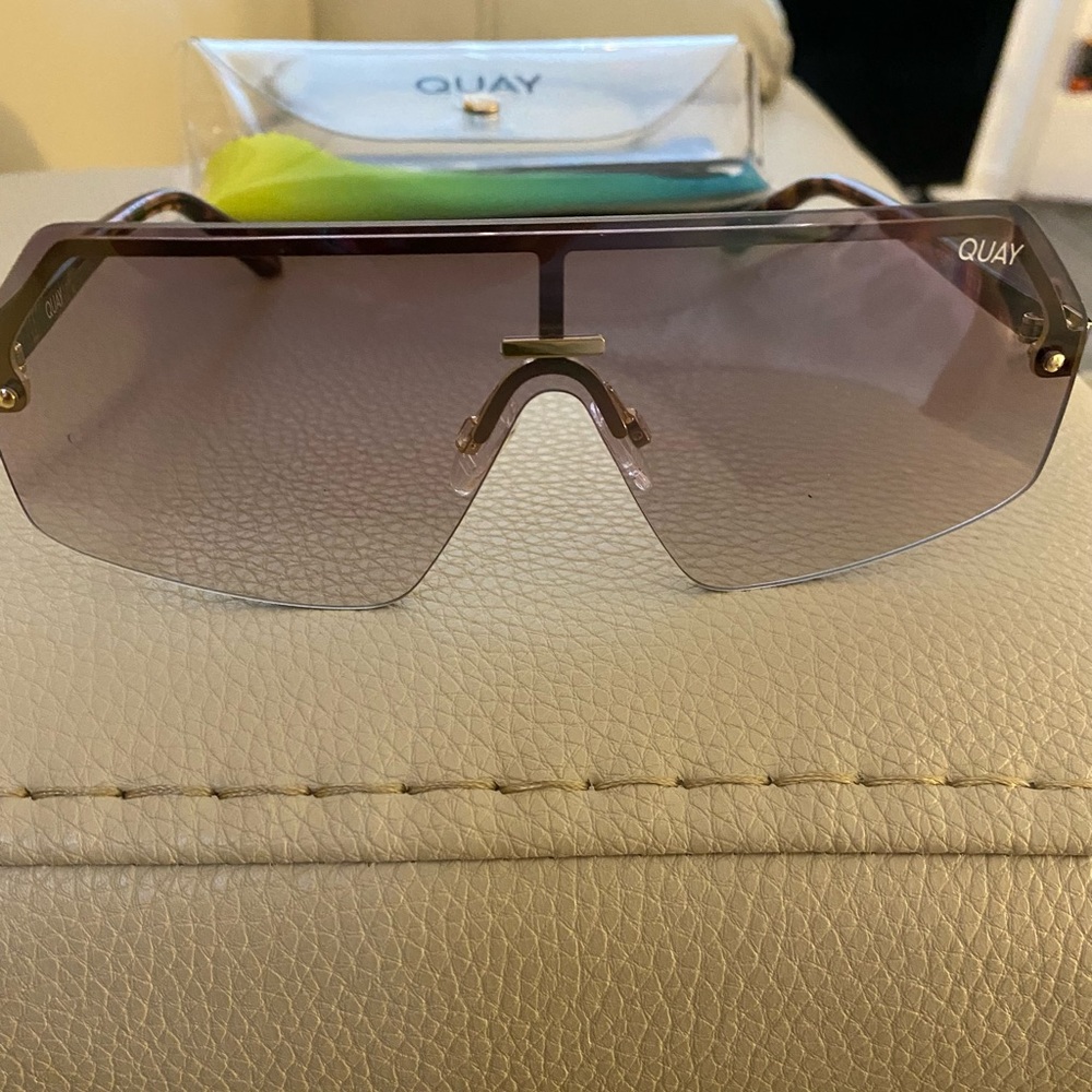 QuayxParis shades🕶wanna Party